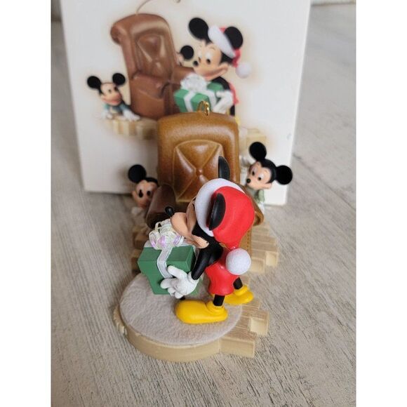Hallmark Hide 'n' Peak Mickey Mouse 2007 Disney ornament Xmas - Picture 3 of 7